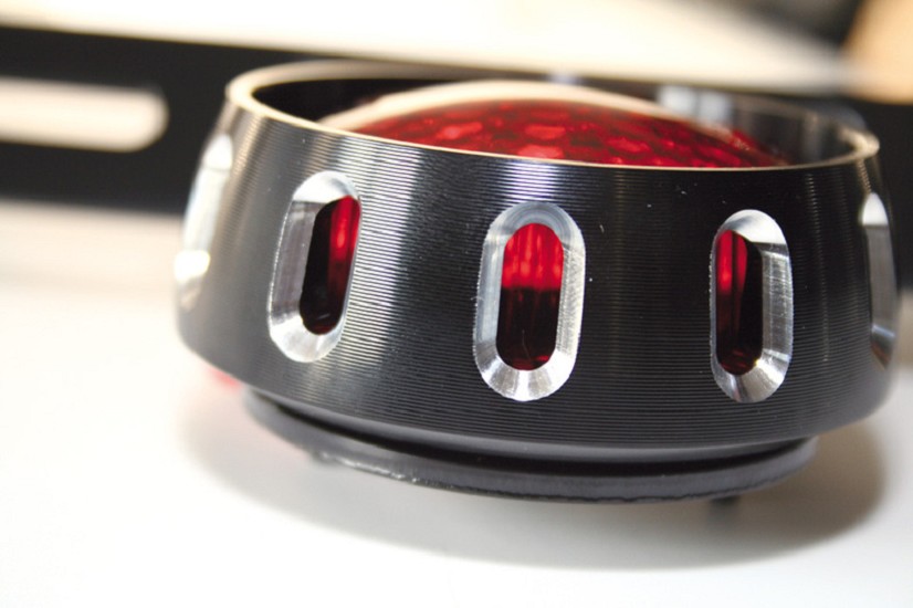 HIGHSIDER smart MILES LED Rücklicht, schwarzes Gehäuse, rotes Glas