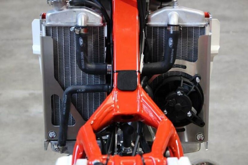 AXP Kühlerschutz aus Aluminium - Beta RR250/300