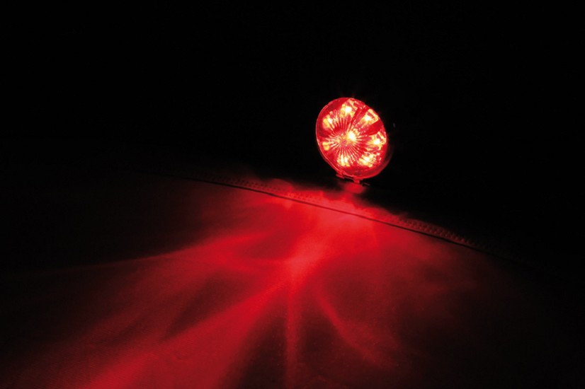 HIGHSIDER smart LED-Rücklicht BATES STYLE, schwarzes Gehäuse m. Chromrahmen, rotes Glas