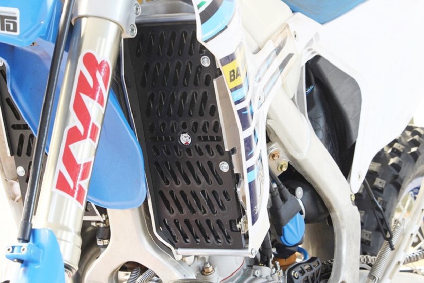 AXP Xtrem Kühlerschutz Schwarz - TM Racing