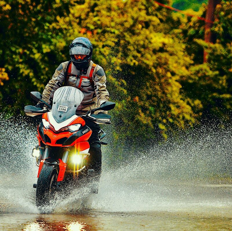 BARKBUSTERS Hardware-Kit Zweipunktbefestigung Black passend für DUCATI