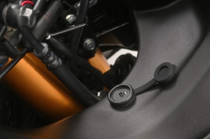 DAYTONA USB-C Anschlussbuchse zum Einbau in Verkleidung ø20mm
