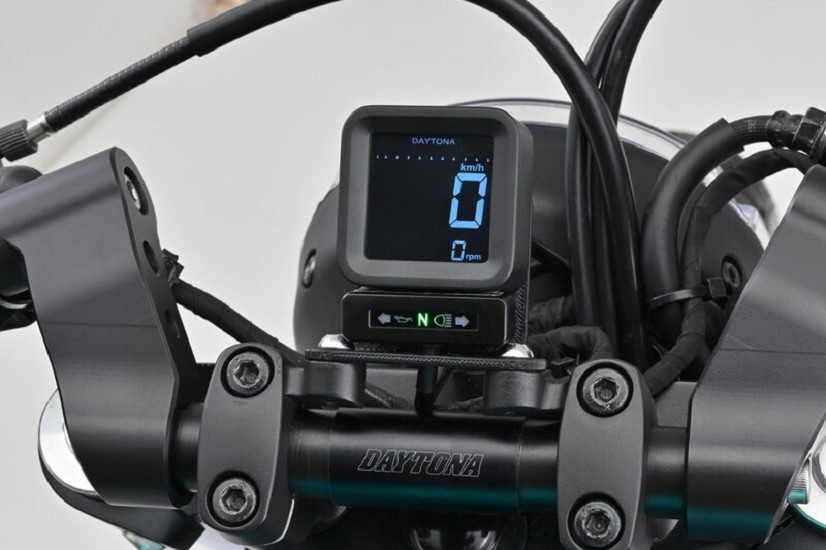 DAYTONA Cube Digitaler LCD Tachometer + Drehzahlmesser DAYTONA Cube Digitaler LCD Tachometer + Drehzahlmesser