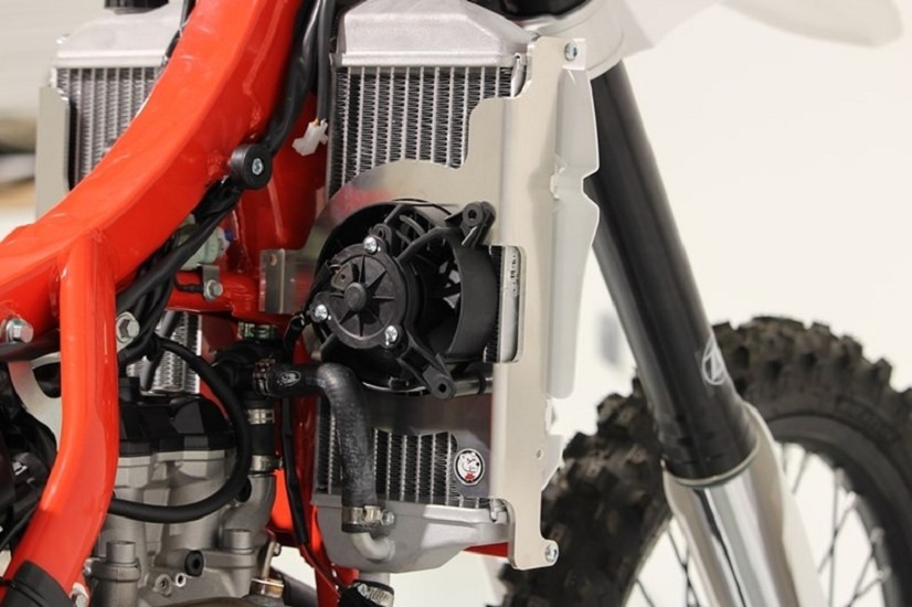 AXP Kühlerschutz aus Aluminium - Beta RR