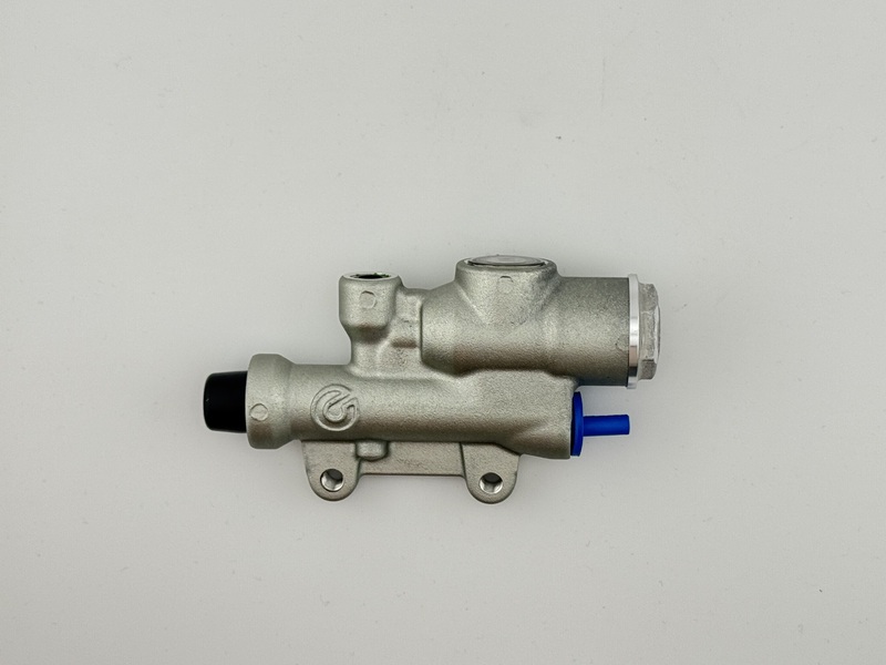 BREMBO UPGRADE Hauptbremszylinder hinten – Ps13 Silber – mit Behälter