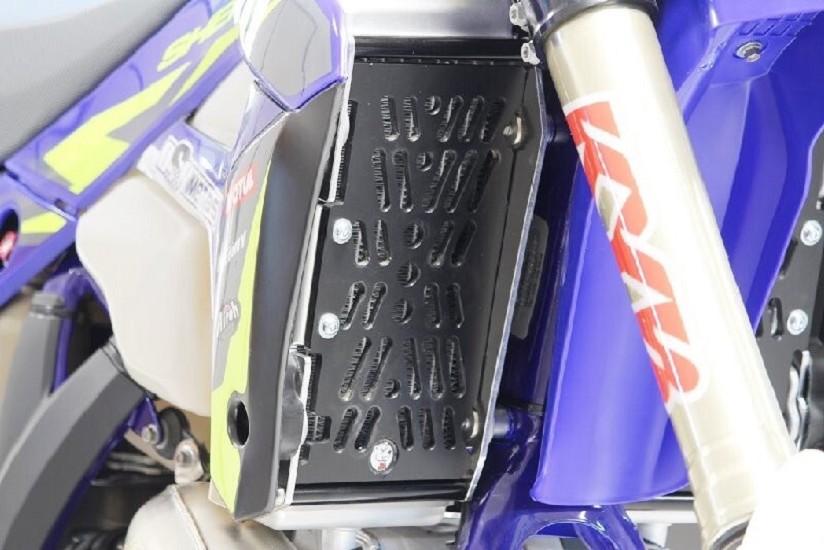 AXP Xtrem Kühlerschutz Schwarz - Sherco