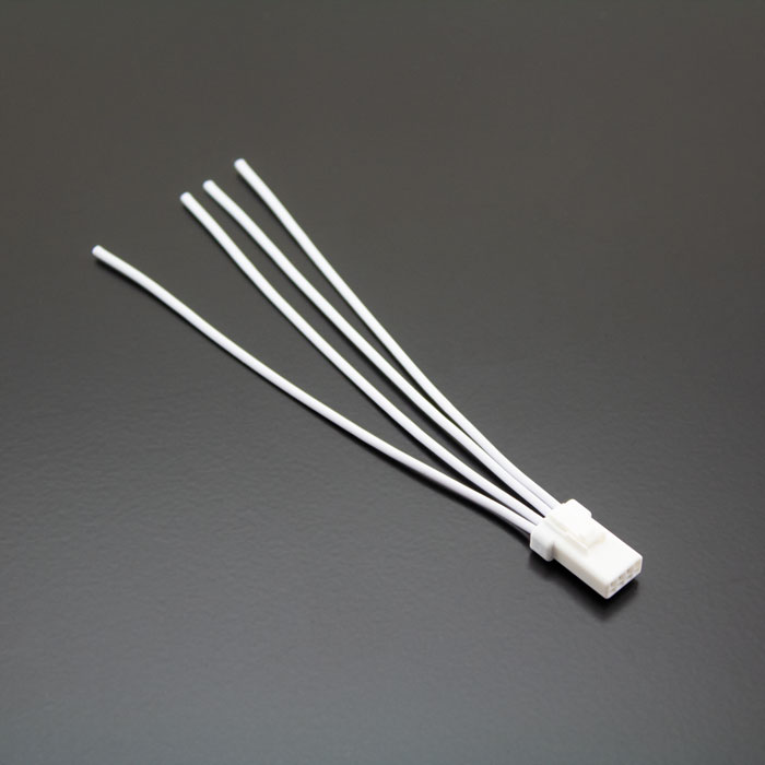 Adapterkabel mit 4er Stecker weiblich weiss Adapterkabel mit 4er Stecker weiblich weiss