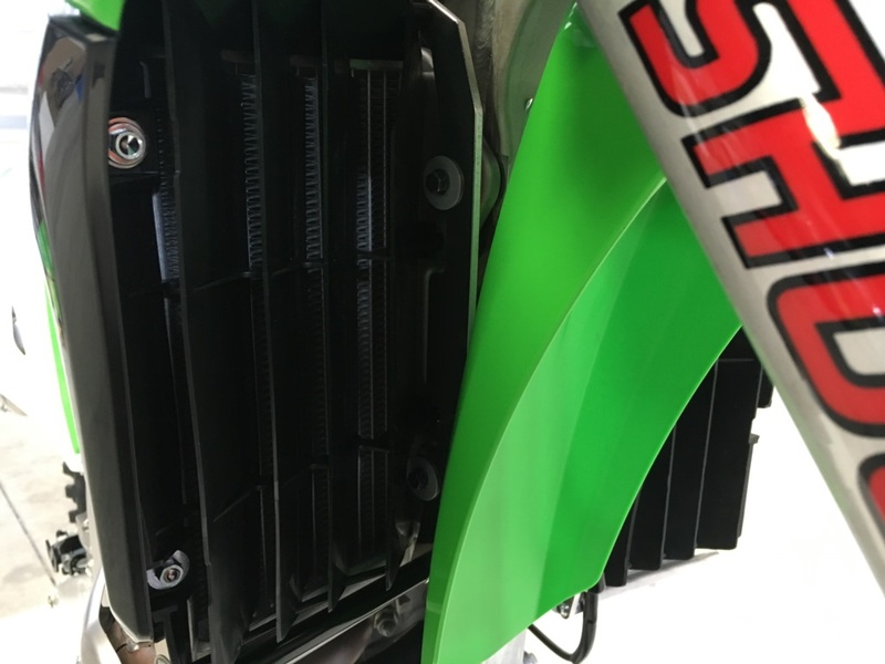 AXP Kühlerschutz aus Aluminium - passend für Kawasaki KX250F