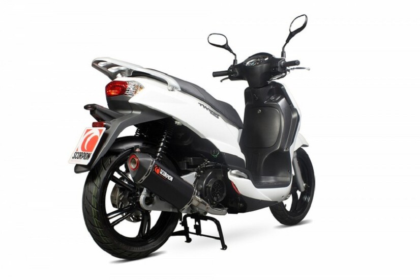 SCORPION Serket Stainless Steel Full Exhaust System Black Ceramic Muffler/Black ABS End Cap passend für Peugeot Tweet 125