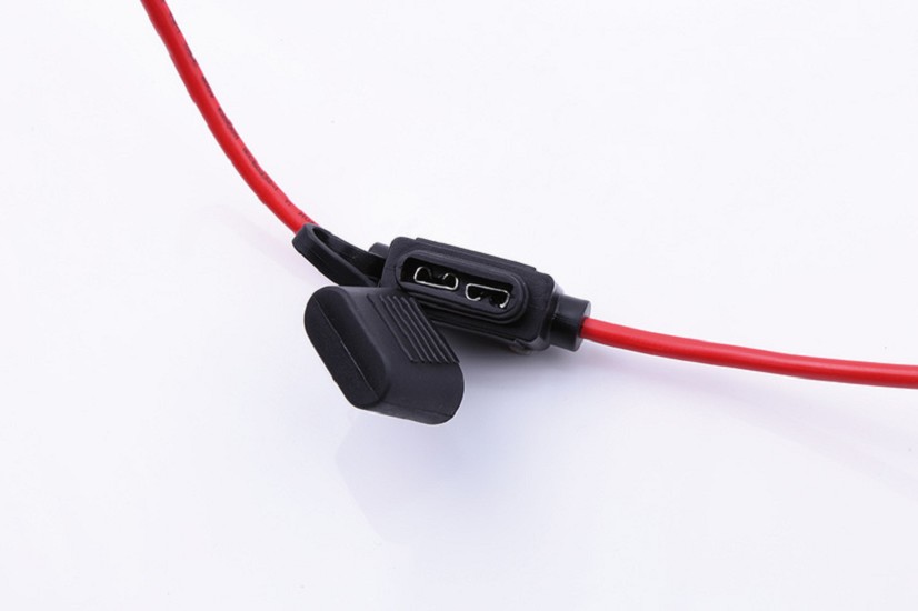 SHIN YO Halter für Stecksicherungen 5-30 Ampere, SpRITZwasser geschütztes Gummigehäuse.